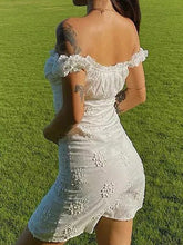 Geknöpftes Jacquard-Minikleid mit Blumenmuster und Puffärmeln